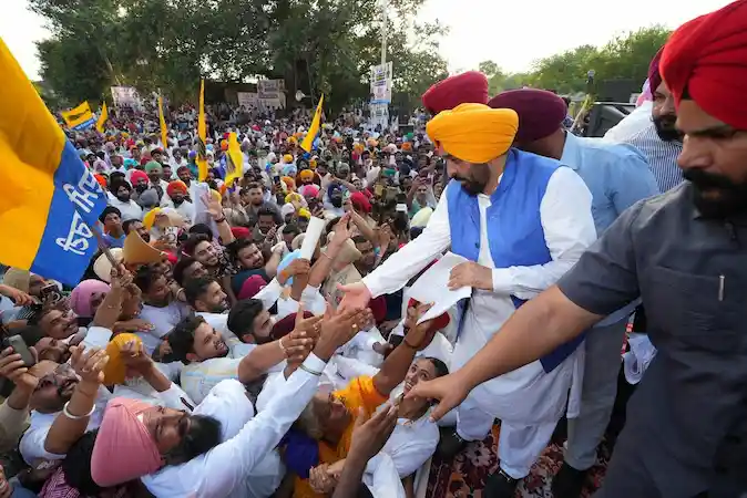 CM Bhagwant Mann : ਹਲਕਾ ਮਜੀਠਾ ਦੇ ਪਿੰਡ ਚਵਿੰਡਾ ਦੇਵੀ 'ਚ ਮੁੱਖ ਮੰਤਰੀ ਦੀ ਲੋਕ ਮਿਲਣੀ, ਪਿੰਡ ਦੇ ਵਿਕਾਸ ਲਈ ₹51 ਲੱਖ ਦਾ ਚੈੱਕ ਸੌਂਪਿਆ ਅਤੇ ਹੋਰ ਵੱਡੇ ਐਲਾਨ ਕੀਤੇ!
