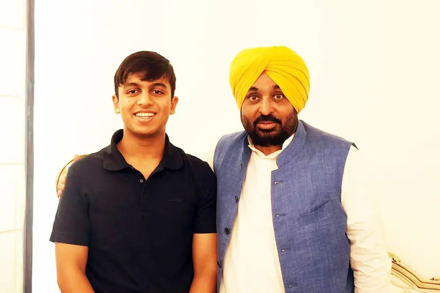 NEET Topper Aryan Gupta: ਲੁਧਿਆਣਾ ਦੇ ਹੋਣਹਾਰ ਆਰੀਅਨ ਗੁਪਤਾ ਨੇ NEET 'ਚ ਦੇਸ਼ ਭਰ 'ਚੋਂ ਹਾਸਲ ਕੀਤਾ ਪਹਿਲਾ ਰੈਂਕ, CM ਭਗਵੰਤ ਮਾਨ ਨੇ ਪਰਿਵਾਰ ਨਾਲ ਕੀਤੀ ਮੁਲਾਕਾਤ, ਦਿੱਤੀਆਂ ਮੁਬਾਰਕਾਂ!