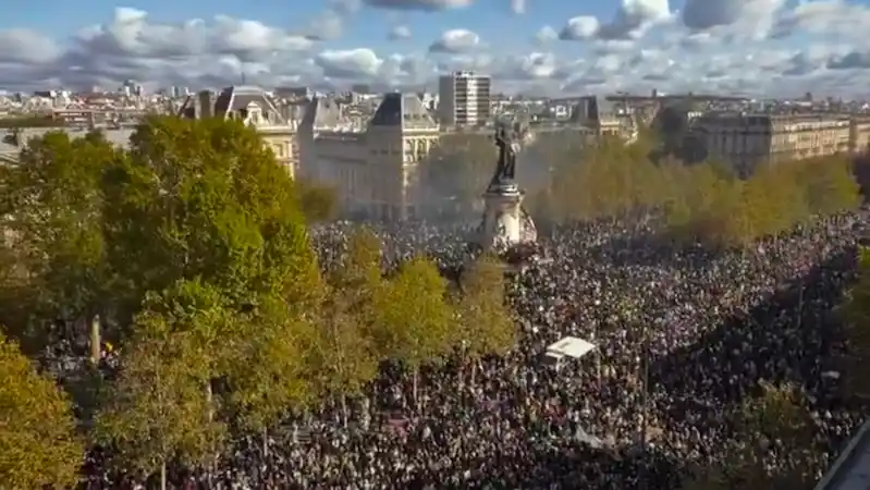 Massive nationwide revolt in France over inflation and school issues: Cars set ablaze in Paris and Marseille City Hall attacked, 5 lakh protesters hit streets